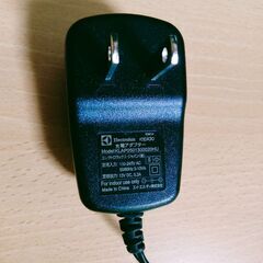 エレクトロラックス　ハンディー掃除機用　充電アダプター　出力　DC 13V　0.2A　中古　送料が高いので取りにこれる方限定の画像