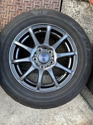 車のパーツ タイヤ、ホイール