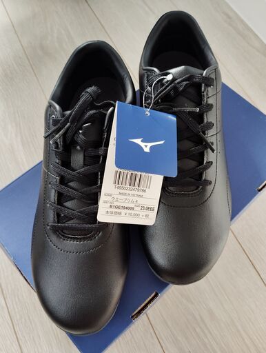 【未使用品】Mizuno人工皮革ウォーキングシューズ（サイズ23）