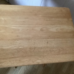 折りたたみ小テーブル差し上げます。