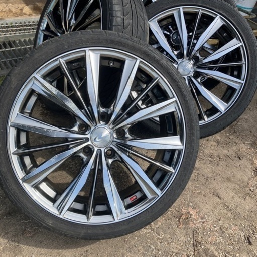 車のパーツ タイヤ、ホイール