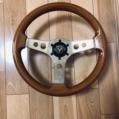 【お話し中】
車のハンドル 