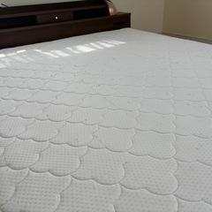 ダブルベッドの画像