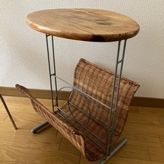 レトロなラタンアイアンテーブルの画像