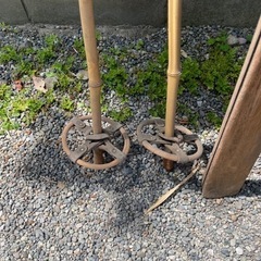 スポーツ スキー古いスキーとストックのセットの画像
