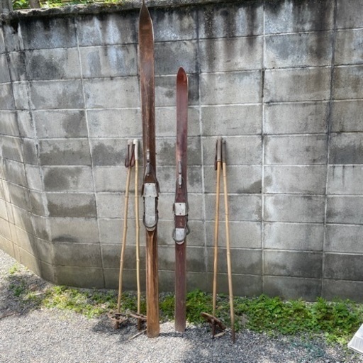 スポーツ スキー古いスキーとストックのセット