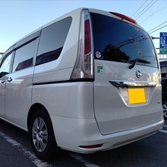 希少！！パノラマミックルーフ付き‼️H23年式☆月々1.1万円〜分割払い可❗️車検2年付き！大人気☆ニッサン セレナ☆8人乗り☆フリップダウンモニター☆SDナビ☆走行中DVD見れます♪ETC☆バックカメラ☆ドラレコ付きのフル装備☆電動スライドドア☆ウィンカーミラー☆フル装備☆事故修復歴なし！車内広々三列シート‼️の画像