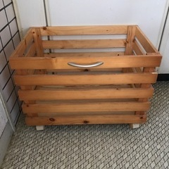 ⭕️キャスター付き収納家具  断捨離の為、出品致します。 値下げ交渉可能。お気軽にお申し付け下さい。買い手が見つからない場合には今月末に削除致します。 ⭕️の画像