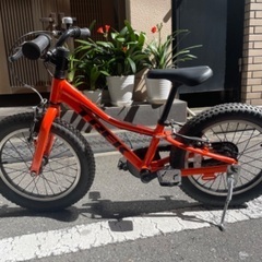 TREK 16インチホイールキッズバイクの画像