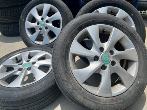 車のパーツ タイヤ、ホイール