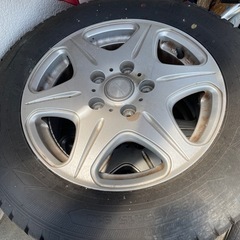 車のパーツ タイヤ、ホイール