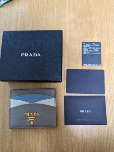PRADA カードケース　名刺入れ