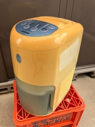 除湿機　完動品　部屋干しにいかがですか