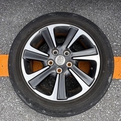 車のパーツ タイヤ、ホイールトヨタ純正　