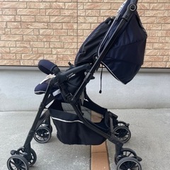 combi  コンビ　ベビーカー　メチャカルハンディオート4キャスcompact
の画像