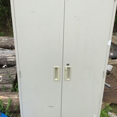 ロッカーになります