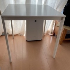 IKEA イケア　メルトルプ　ダイニングテーブル　正方形の画像