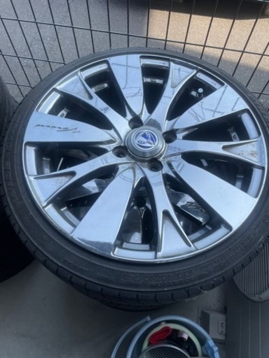 車のパーツ タイヤ、ホイール