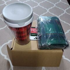 プラスチックのタンブラー＆レジャーシート（未使用）