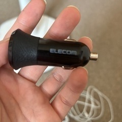 ライトニングケーブル、シガーソケット、充電器などの画像