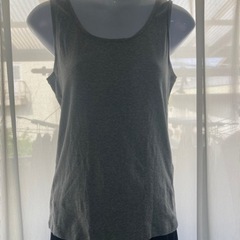 996.UNIQLO グレーのスーピマコットン タンクトップ☆の画像