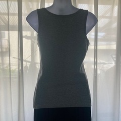 996.UNIQLO グレーのスーピマコットン タンクトップ☆の画像