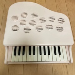 お話し中　カワイ　ミニピアノ　ピンキッシュホワイト