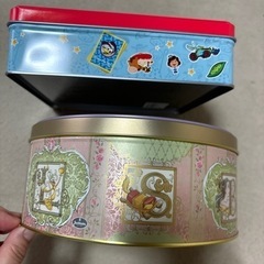 値下げ‼️お菓子の缶ディズニー の画像