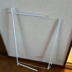 伸縮式エアコンハンガー 室内物干し 幅80~109cm 高さ40cm 耐荷重5kg ホワイト ACH-2 平安伸銅工業の画像