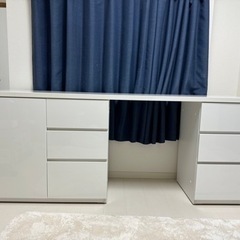 ニトリ　　デスク　
収納棚