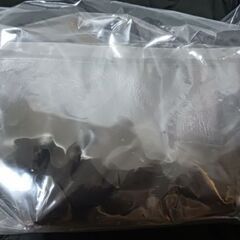【世界であと2つしかありません】【新品未使用】よく見ると少し赤みがかった黒　ポーチ　の画像
