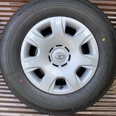 新車外しハイエース7型ホイールタイヤセットの画像