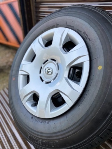 新車外しハイエース7型ホイールタイヤセット