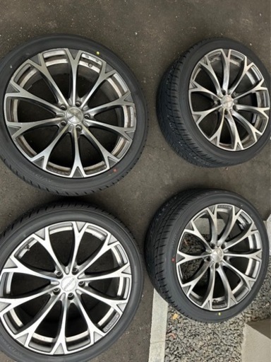 車のパーツ タイヤ、ホイール