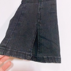 【美品】フロントスリット　ブラックデニムパンツ　フレアパンツの画像