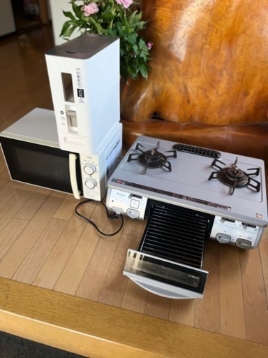 二口ガスコンロ、電子レンジ、米びつお得な3点セット♪