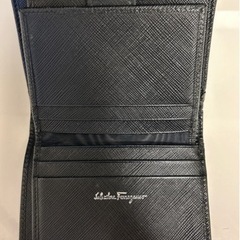 財布 フェラガモ 二つ折りの画像
