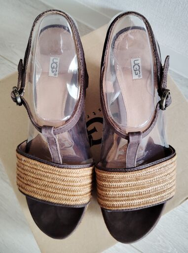 【美品】UGGサンダル（サイズ23.5）チョコ色