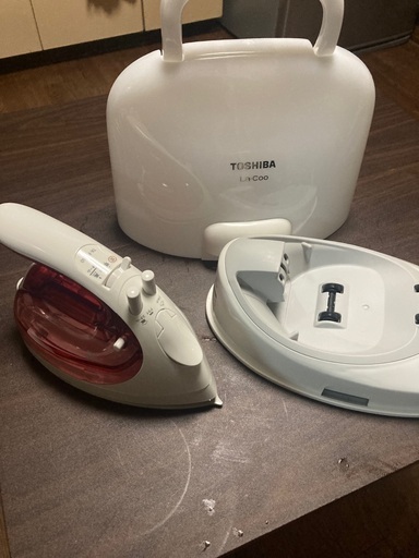 6月19日お値引きしました。TOSHIBA La-Coo TA-FV450　コードレスアイロン