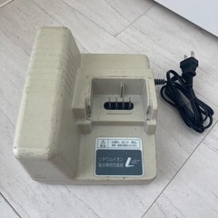 Panasonic電動アシストバッテリーと充電器の画像
