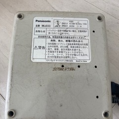 Panasonic電動アシストバッテリーと充電器の画像