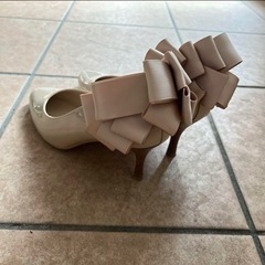 green label relaxing かかとリボンハイヒール　24.5㎝の画像