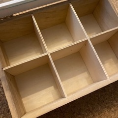 仕切りつき収納
の画像