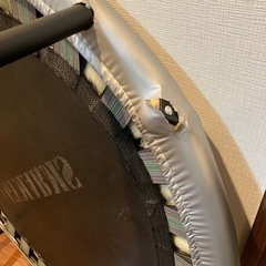 ●美品● 山善 トランポリン 102cm 安全ゴムバンド式 折りたたみ 子供 大人 静音 家庭用 【シルバー】 OTP-100の画像