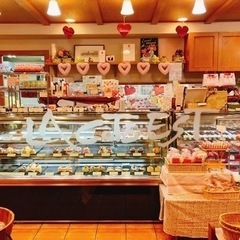 アルバイトさん、パートさん募集。アットホームなお店でスイーツに囲まれて働きませんか。の画像