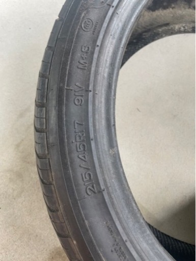 車のパーツ タイヤ、ホイール
