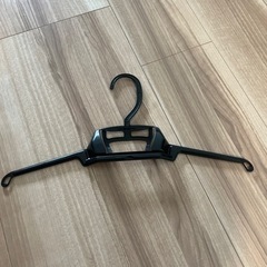 クリーニングハンガー　プラスチックハンガー　黒　同型　50本の画像