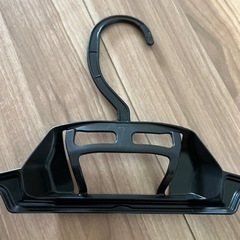 クリーニングハンガー　プラスチックハンガー　黒　同型　50本の画像