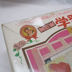 [675] リカちゃんの白い白い家具セット 学習机＆リカちゃん人形ミニセットの画像