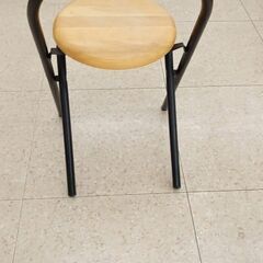 ★ジモティ割あり★  折り畳みチェア ナチュラル H×D×W クリーニング済み TJ6099の画像